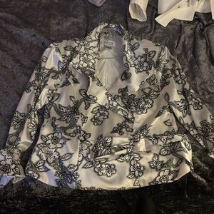 Women’s Floral white black blouse